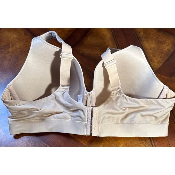 Caciqui 42D Beige Lightly Lined Full Coverage Underwire 4 Clasps Bra - Picture 2 of 5